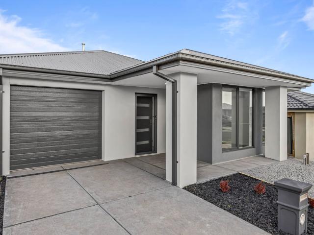 house at 18 Tungsten Drive, Kalkallo VIC, Australia