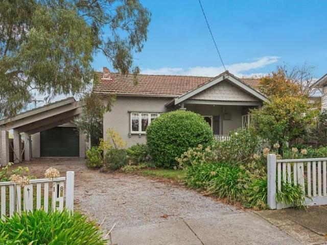 house at 18 Forster Street, Ivanhoe
