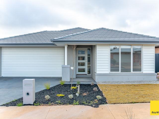 house at 18 Jarvis Street, Huntly, VIC 3551