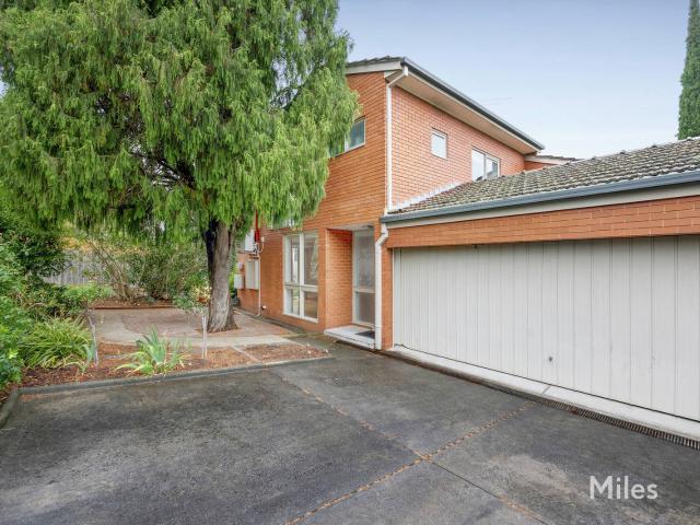 house at 1/96 Locksley Road, Ivanhoe