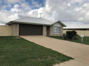 House to rent in Central Highlands Regional - Garden