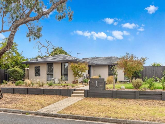 house at 1 Lorraine Avenue, Langwarrin VIC 3910, Australia