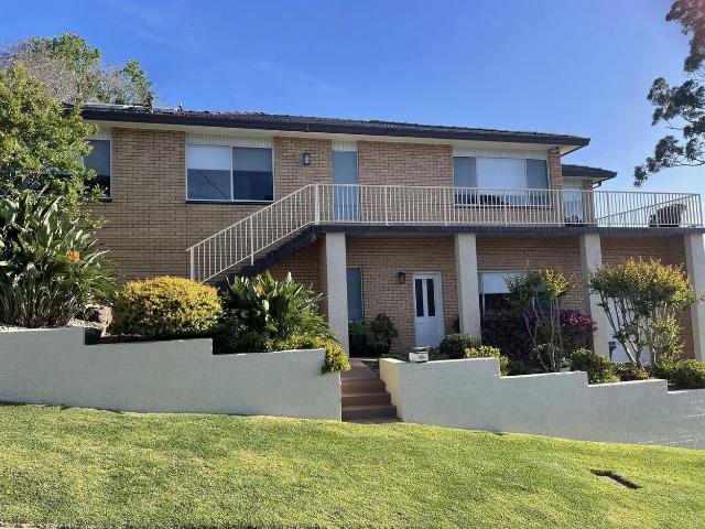 house at 1 White Pl, Figtree, NSW 2525, Australia