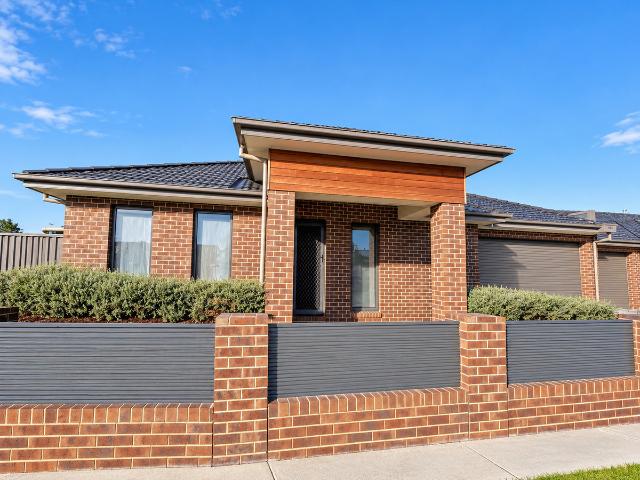 house at 1 / 15 Michel Street, SHEPPARTON VIC 3630, Australia