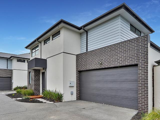 house at 1 / 63 Cambridge Road, Mooroolbark VIC 3138, Australia