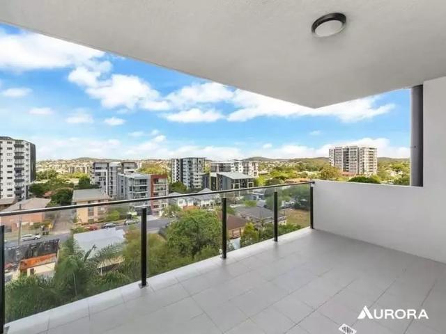 house at 206/28 Wolseley Street, Woolloongabba, Australia