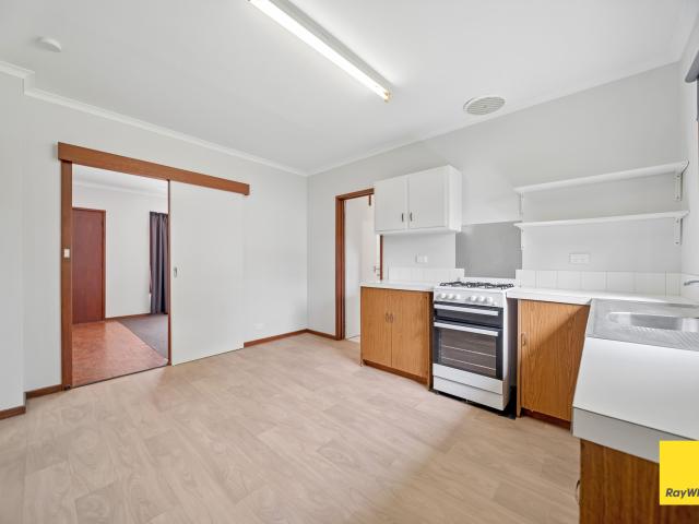 house at 2/11 Sutton Court, East Bendigo, VIC 3550
