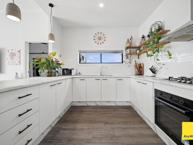 house at 2/12 Sparrowhawk Road, Long Gully, VIC 3550