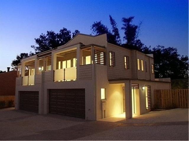 house at 2/146 152 Carmody Road, ST LUCIA