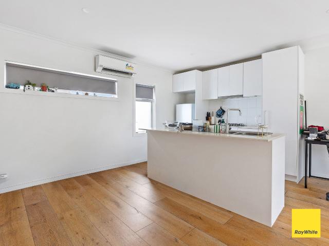 house at 2/164 Condon Street, Kennington, VIC 3550