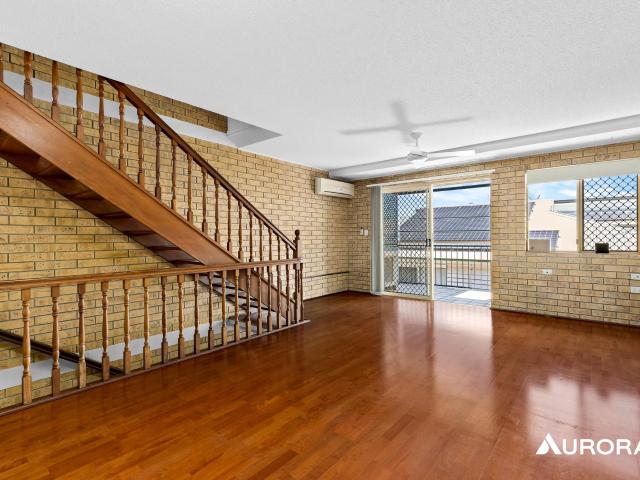 house at 2/24 Eighth Avenue, Coorparoo, Australia