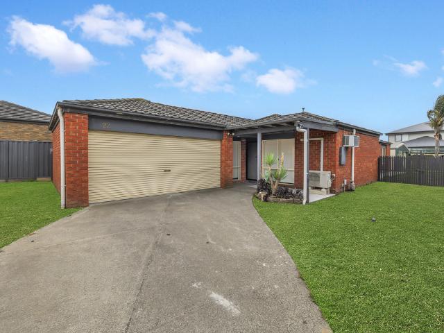 house at 22 Dartmoor Drive, Cranbourne East VIC 3977, Australia