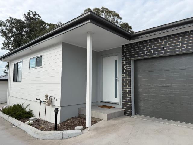 house at 2/30 Watkins Rd, Elermore Vale NSW 2287