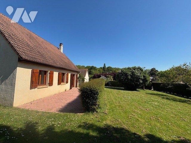 House at 27 Fontaine Bellenger, FONTAINE BELLENGER, 27600, France