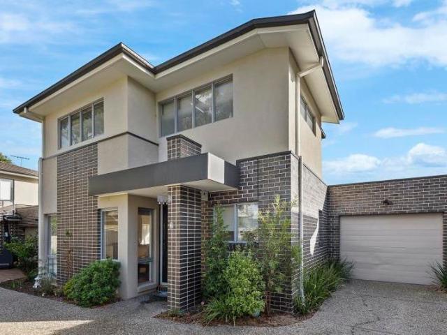 house at 2/422 Lower Plenty Road, Viewbank
