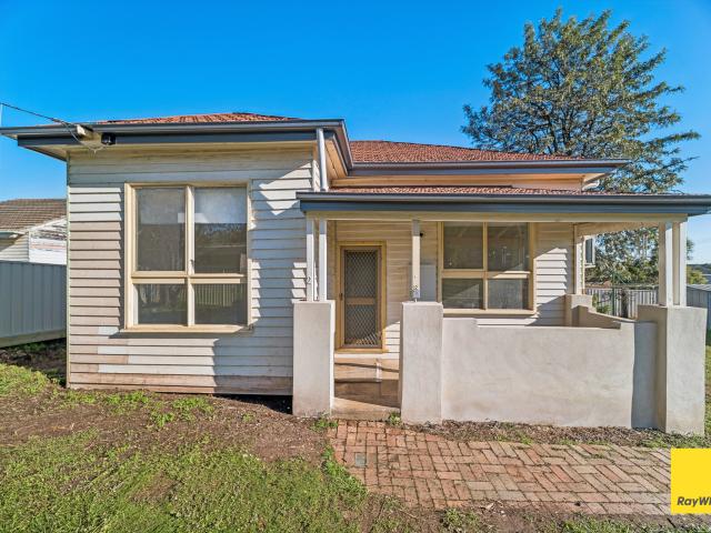 house at 2 Alexander Street, Kangaroo Flat, VIC 3555