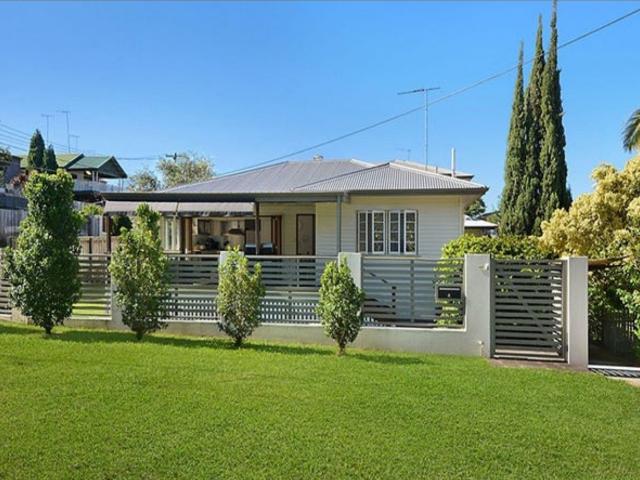 house at 2 Corn St, Holland Park West, QLD 4121, Australia