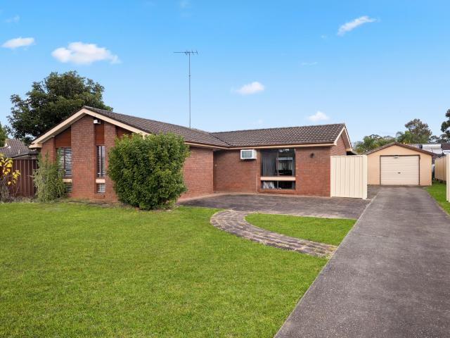 house at 2 Davidson Close, St Clair NSW 2759