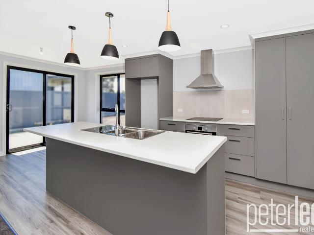 house at 2 / 14 Warburton Road, George Town TAS 7253