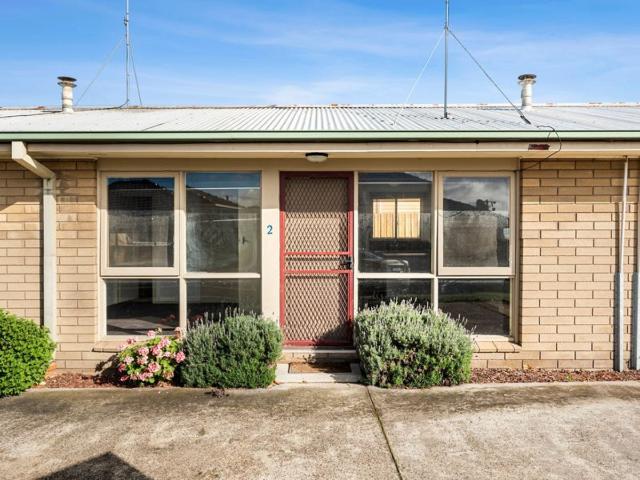 house at 2 / 2 Oxford Street, WHITTINGTON VIC 3219, Australia
