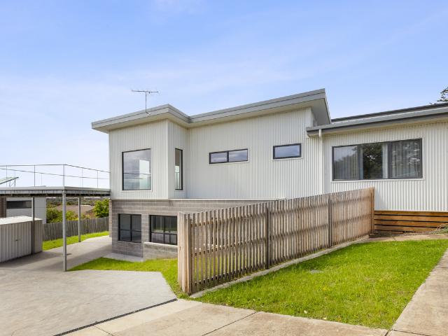 house at 2 / 35 Harding Street, Portarlington VIC 3223, Australia