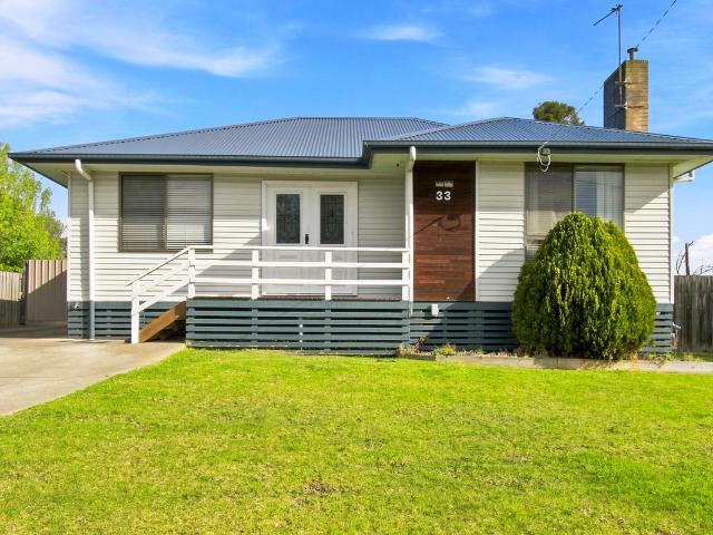 house at 33 Newman Crescent, Traralgon VIC 3844, Australia