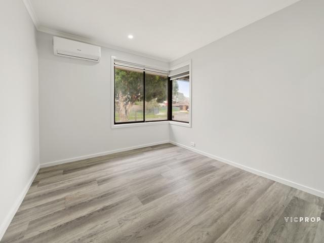 House at 33 Norman Street, ST ALBANS, Australia