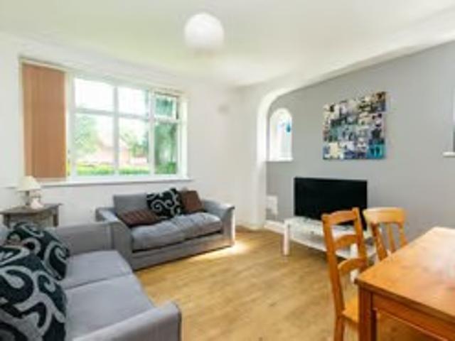 house at 33 St Chads Drive, Headingley, Leeds LS6 3PZ, United Kingdom