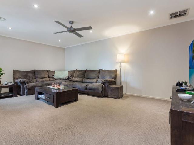 house at 3/2 Beischer Street, Strathdale, VIC 3550