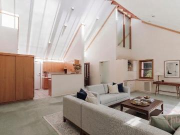 house at 34b Hackett Gardens