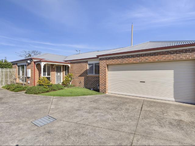 house at 3 / 179 Roslyn Road, Belmont VIC 3216, Australia