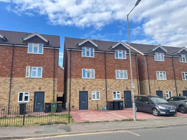 House at Tithe Farm Road, Houghton Regis