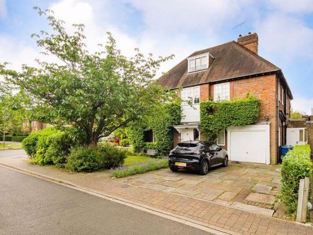 House at Turner Close, Greater London