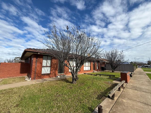 house at Unit 1 / 106 Vaughan Street, Shepparton VIC 3630, Australia