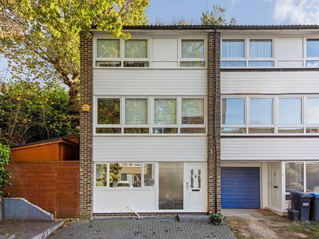 House at Wakefield Gardens, Greater London