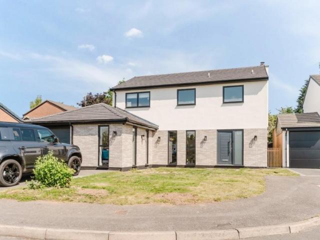 house at Warren Close, Leamington Spa