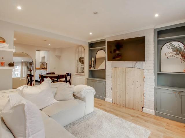 House at Wing Road, Linslade
