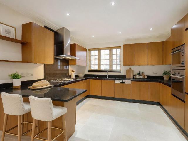 House at Winnington Close, Greater London