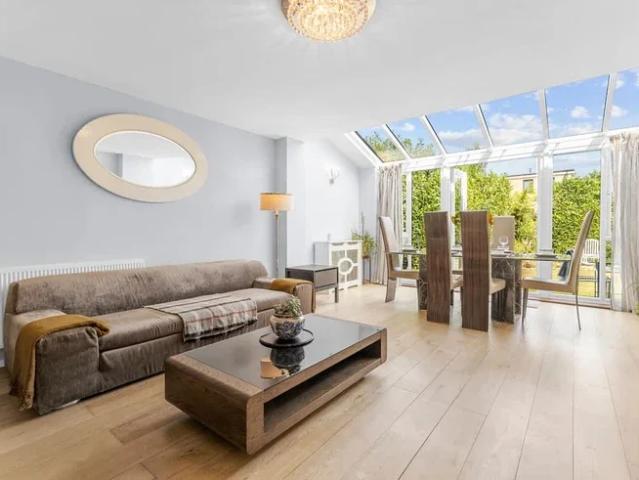House at Siskin Drive, Dartford
