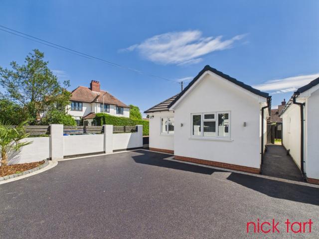 house at Wolverhampton WV6 8RJ