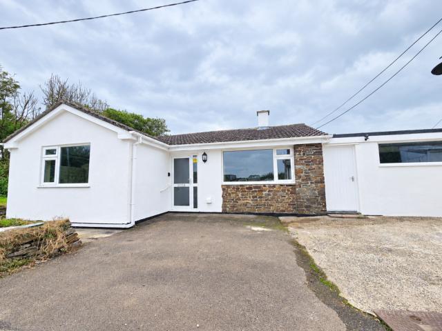 House at A3072, Stratton