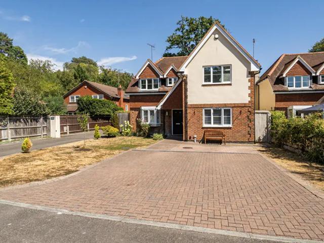 House at Alexander Close, Finchampstead