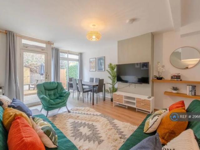 House at Ambergate Street, Greater London