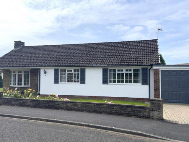 House at Avon Drive, Huntington