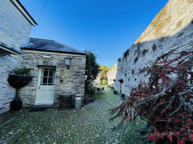 House at B4570, Llangoedmor
