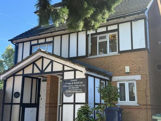 House at Ballards Lane, Greater London