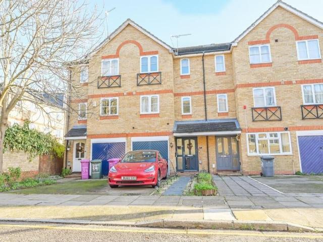 House at Barnsdale Avenue, Greater London
