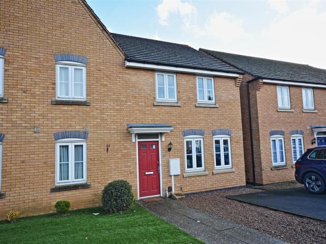 House at Brooks Close, Wootton