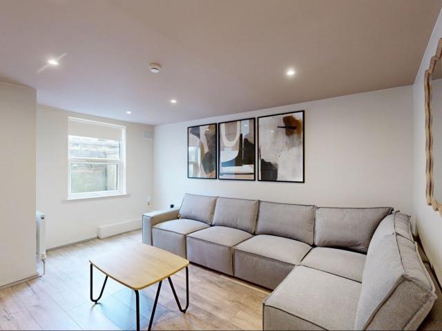 House at Chestnut Avenue, Leeds