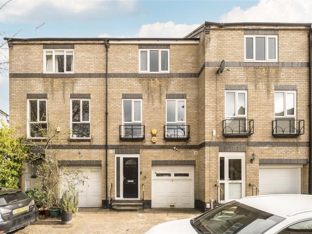 House at Cookham Crescent, Greater London